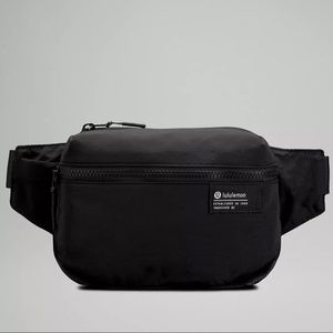 NWT Lululemon clean lines belt bag ~ Black.